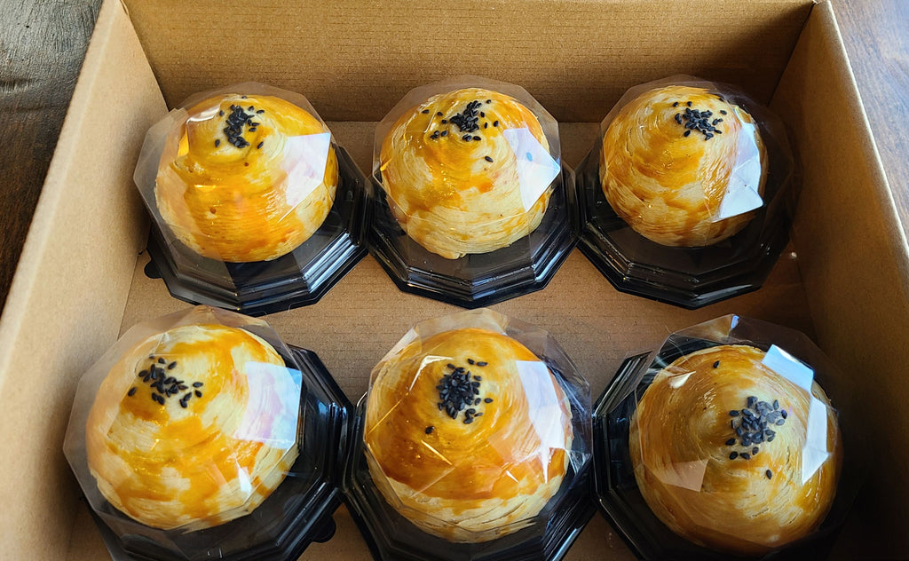 Salted Yolk Mooncake Gift Box 蛋黃酥月餅禮盒